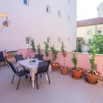 Luka-mostar Free Parking With Echarger *